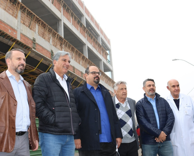 Vice-Governador de Minas visita obras do Hospital Oncolgico Samuel Libnio
